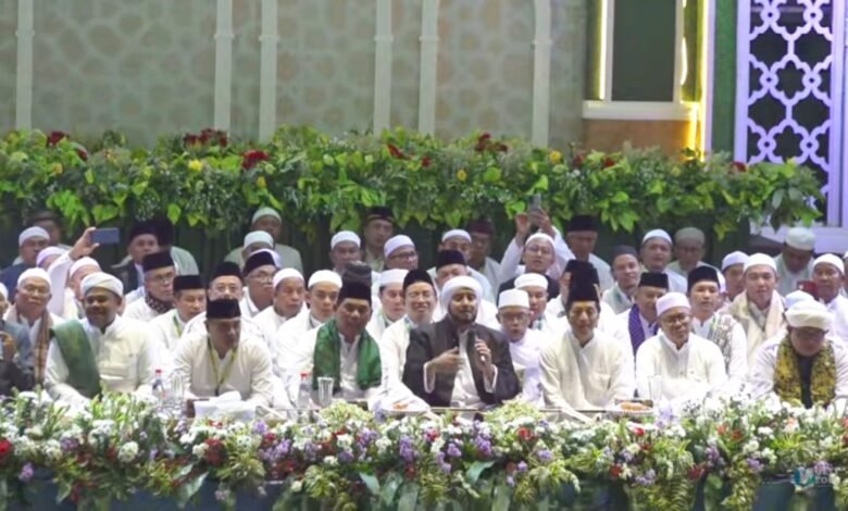 Ribuan Warga Barito Utara Bershalawat Bersama Habib Syech