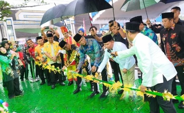Dorong Ekonomi Kerakyatan, Gubernur Kalteng Agustiar Sabran Buka Pasar Rakyat