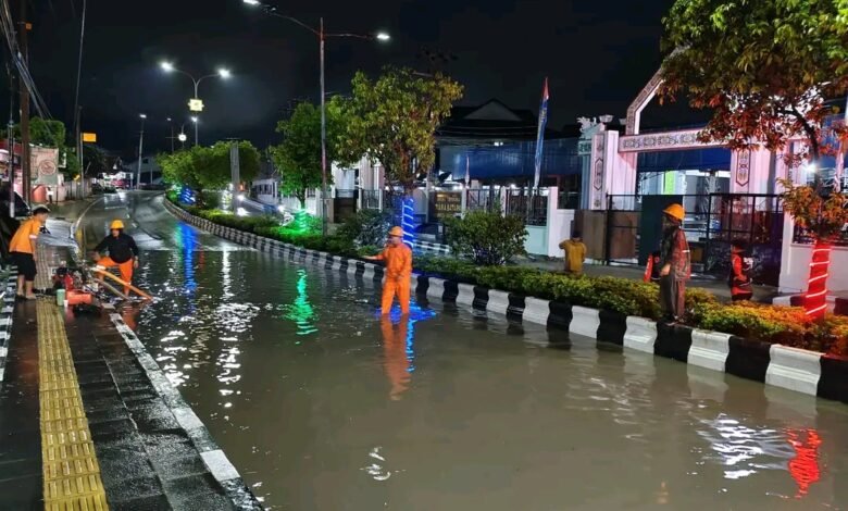 Hujan Deras Guyur Muara Teweh, TRC BPBD Barito Utara Tangani Genangan Air