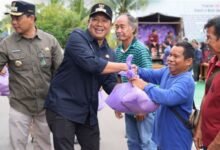 Jaga Stabilitas Harga Jelang Nataru, Pemkab Barito Utara Salurkan 700 Paket Sembako Murah Jaga Stabilitas Harga Jelang Nataru, Pemkab Barito Utara Salurkan 700 Paket Sembako Murah