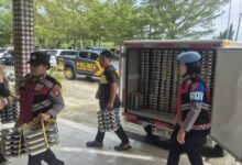 Polwan Polres Gumas Kawal Distribusi MBG untuk 2.246 Pelajar di Kuala Kurun