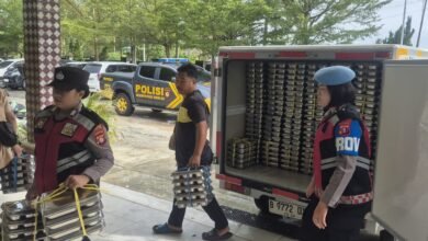 Polwan Polres Gumas Kawal Distribusi MBG untuk 2.246 Pelajar di Kuala Kurun