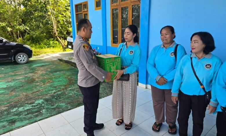 Polres Gunung Mas Salurkan Bantuan Sosial kepada Relawan SPPG Kemala Presisi