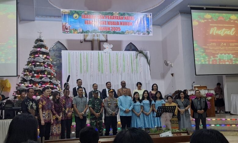 Kapolres Gunung Mas Hadiri Ibadah Malam Natal, Sampaikan Pesan Damai dan Imbauan Keamanan