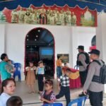Operasi Lilin Telabang 2025, Polsek Manuhing Jamin Keamanan Ibadah Natal Remaja Pemuda