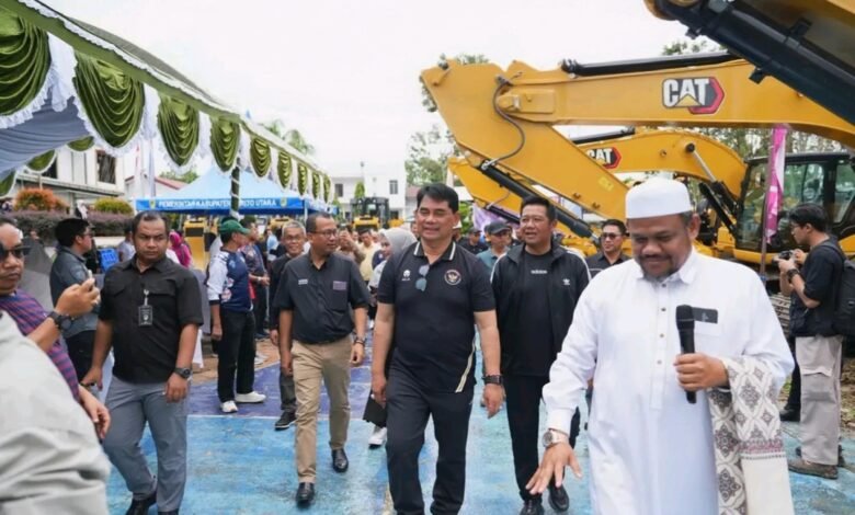 12 Alat Berat Perkuat Infrastruktur Barito Utara, Dukung Program 100 Hari Kerja Bupati Shalahuddin