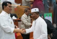 Shalahuddin Lepas Calon Jemaah Umroh, Panjatkan Doa untuk Keberkahan Daerah Shalahuddin Lepas Calon Jemaah Umroh, Panjatkan Doa untuk Keberkahan Daerah