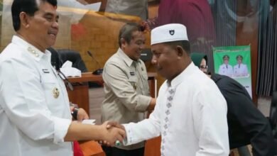 Shalahuddin Lepas Calon Jemaah Umroh, Panjatkan Doa untuk Keberkahan Daerah Shalahuddin Lepas Calon Jemaah Umroh, Panjatkan Doa untuk Keberkahan Daerah