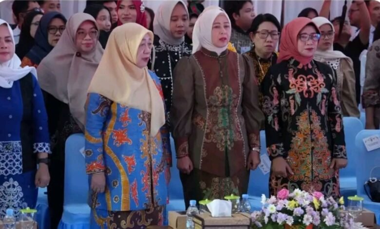 Dukung Budaya Lokal, Ketua Dekranasda Barito Utara Hadiri Kalteng Fashion Festival