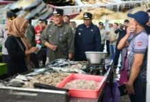 Turun ke Pasar Tradisional, Shalahudin Pastikan Harga Pangan Stabil Jelang Nataru