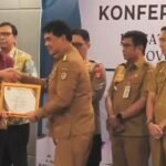 Dinilai Responsif Terhadap Wartawan, Bupati Barito Utara Jadi Sahabat Pers PWI