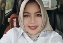 Rekor MURI Kecapi-Karungut: Yetty Dorong Pendidikan Karakter Berbasis Budaya Dayak