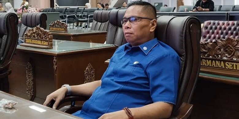 Dorong Ekonomi Daerah, Dewan Ajak Masyarakat Bangga Gunakan Anyaman Rotan Lokal