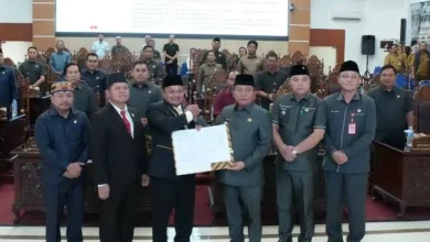Sah! RAPBD 2026 Kapuas Disepakati Melalui Paripurna DPRD, Bupati Apresiasi Kinerja Banggar Sah! RAPBD 2026 Kapuas Disepakati Melalui Paripurna DPRD, Bupati Apresiasi Kinerja Banggar