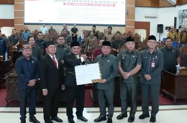 Sah! RAPBD 2026 Kapuas Disepakati Melalui Paripurna DPRD, Bupati Apresiasi Kinerja Banggar