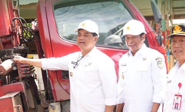 Benangin dan Sampirang Segera Terang! Shalahuddin Resmikan Pemancangan Tiang Listrik di 4 Desa