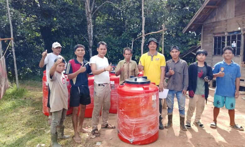 Atasi Kebutuhan Air Bersih, PT MPG Pasok 20 Tandon untuk Warga Desa Karamuan