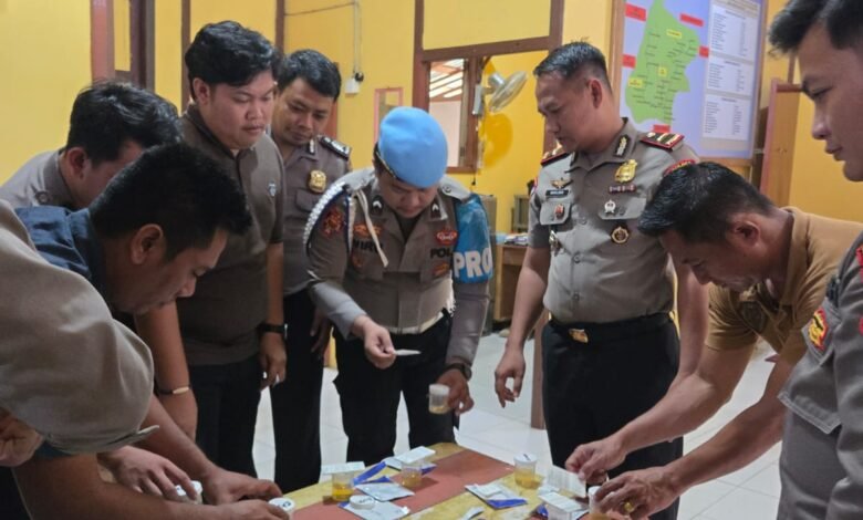 Polsek Kahut Gelar Tes Urine Mendadak, Seluruh Personel Negatif Narkoba