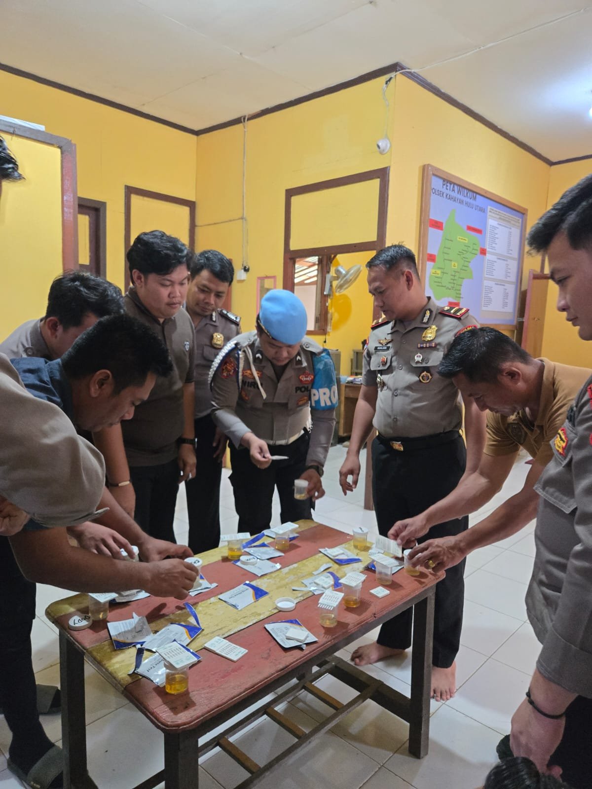 Polsek Kahut Gelar Tes Urine Mendadak, Seluruh Personel Negatif Narkoba Polsek Kahut Gelar Tes Urine Mendadak, Seluruh Personel Negatif Narkoba