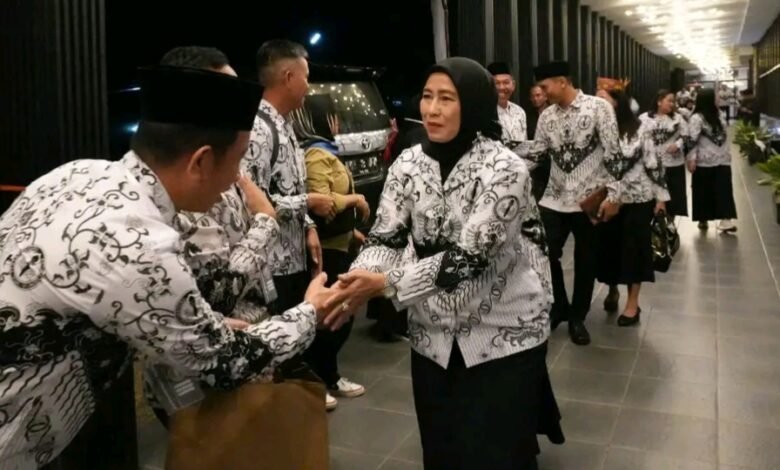 Bunda Guru Hj. Maya Savitri Bangga, PGRI Barito Utara Borong 3 Penghargaan di Konkerprov Kalteng