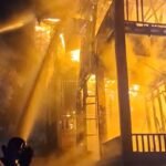 Akses Sulit! Kebakaran Rumah Panggung di Barito Utara, Warga Pukul Tiang Listrik