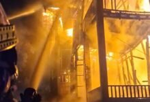 Akses Sulit! Kebakaran Rumah Panggung di Barito Utara, Warga Pukul Tiang Listrik Akses Sulit! Kebakaran Rumah Panggung di Barito Utara, Warga Pukul Tiang Listrik