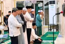 Bupati Barito Utara Sholat Tarawih Berjamaah di Masjid Agung Al-Hidayah Bupati Barito Utara Sholat Tarawih Berjamaah di Masjid Agung Al-Hidayah