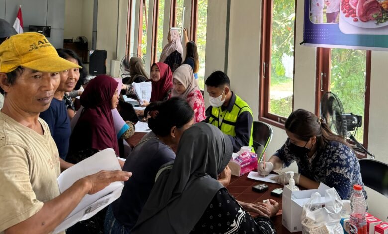 PT BEK dan PAMA Gelar Cek Kesehatan & Pembagian Sembako Gratis di Benangin