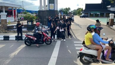 Berbagi Berkah Ramadan, Holywish Bagi-Bagi Takjil dan Nasi Kotak