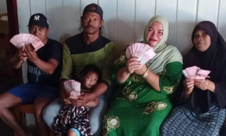 Salut! Warga Desa Kondang Kobar Terima THR Rp3 Juta, Netizen: Desa Ini Patut Jadi Contoh