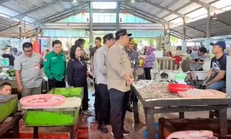 Pastikan Stok Pangan Aman Jelang Lebaran, Bupati Barito Utara Pantau Pasar dan Gudang Bulog