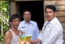 Bupati Barito Utara Salurkan Bansos dan Pastikan Kebutuhan Dasar Warga Terpenuhi