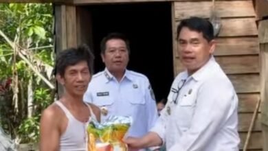 Bupati Barito Utara Salurkan Bansos dan Pastikan Kebutuhan Dasar Warga Terpenuhi