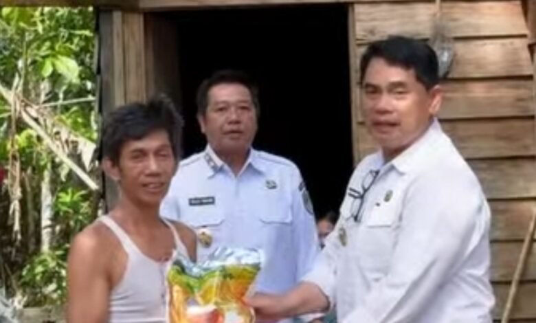 Bupati Barito Utara Salurkan Bansos dan Pastikan Kebutuhan Dasar Warga Terpenuhi