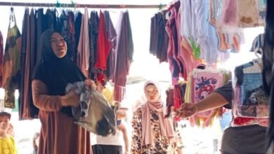 Sang Penjaga Tradisi Pakaian Keliling di Tengah Gempuran Belanja Online