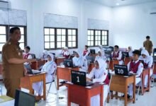 Bupati Barito Utara Pantau Langsung Ujian di SDN Melayu 5