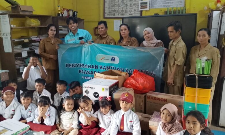 PT SMM Salurkan Bantuan Sarana Pendidikan SDN 3 Teluk Lihat