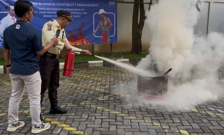 Simulasi Evakuasi dan Penanggulangan Kebakaran di BRI Muara Teweh