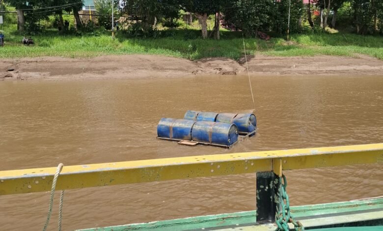 Rakit Terbalik di Sungai Barito: Dua Orang Hilang, Salah Satunya Anggota Polisi