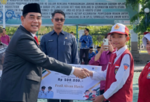 Hardiknas: Bupati Shalahuddin Serahkan Bantuan Program SIP Pintar Juara