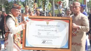 Kapolres Barito Utara Terima Penghargaan dari Gubernur Kalteng atas Keberhasilan Amankan Pilkada