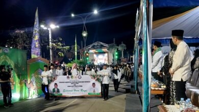 Begini Keseruan Pawai Tanglong Bertakbir di Barito Utara