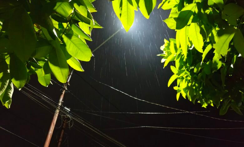 Kenapa Cuaca Panas Tiba-Tiba Hujan di Malam Hari?