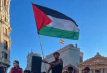 Lamine Yamal Kibarkan Bendera Palestina di Pesta Juara Barcelona, Dunia Heboh! Lamine Yamal Kibarkan Bendera Palestina di Pesta Juara Barcelona, Dunia Heboh!