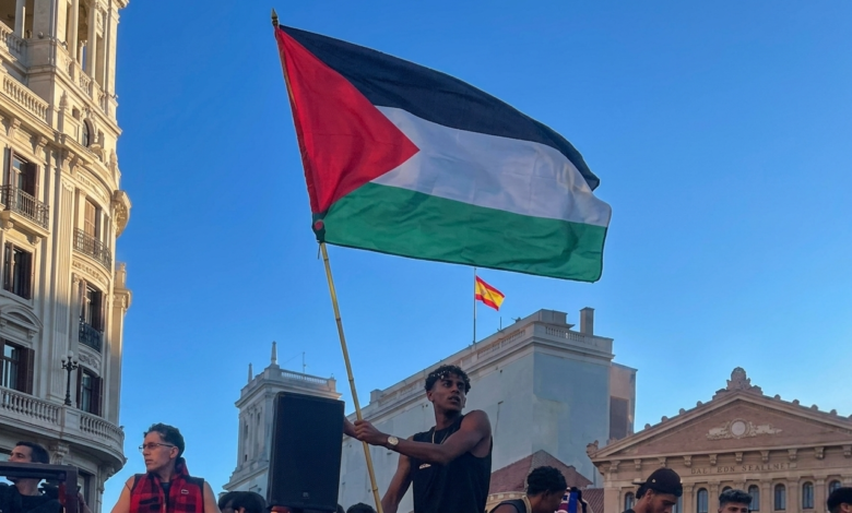 Lamine Yamal Kibarkan Bendera Palestina di Pesta Juara Barcelona, Dunia Heboh!
