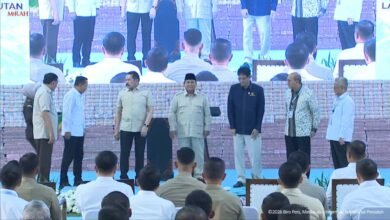 Jaksa Agung Pamerkan Tumpukan Uang Rp10,2 T Hasil Satgas PKH Jaksa Agung Pamerkan Tumpukan Uang Rp10,2 T Hasil Satgas PKH