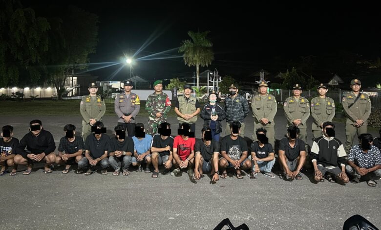 Diwarnai Aksi Kejar-kejaran, Satpol PP Ciduk Remaja yang Pesta Miras di Eks Bandara Beringin