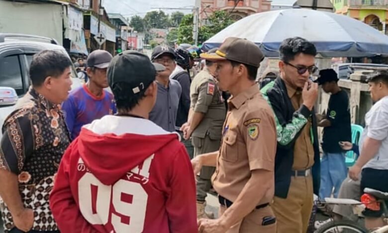 Satpol PP Barito Utara Sosialisasikan Larangan Berjualan di Trotoar