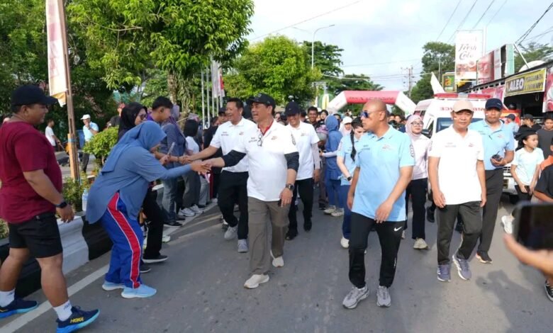 Meriah! Bupati Shalahuddin Hadiri Jalan Sehat Hari Bhayangkara