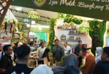 Bupati Shalahuddin Apresiasi Produk Unggulan UMKM Barito Utara Bupati Shalahuddin Apresiasi Produk Unggulan UMKM Barito Utara
